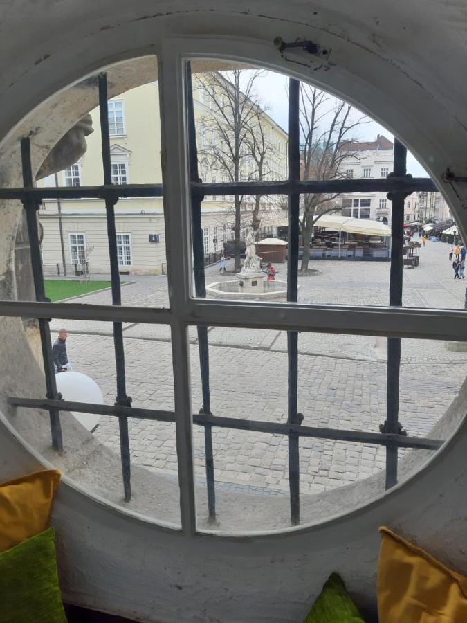 Artrooms -Round Windows Rynok Sq Lviv Extérieur photo