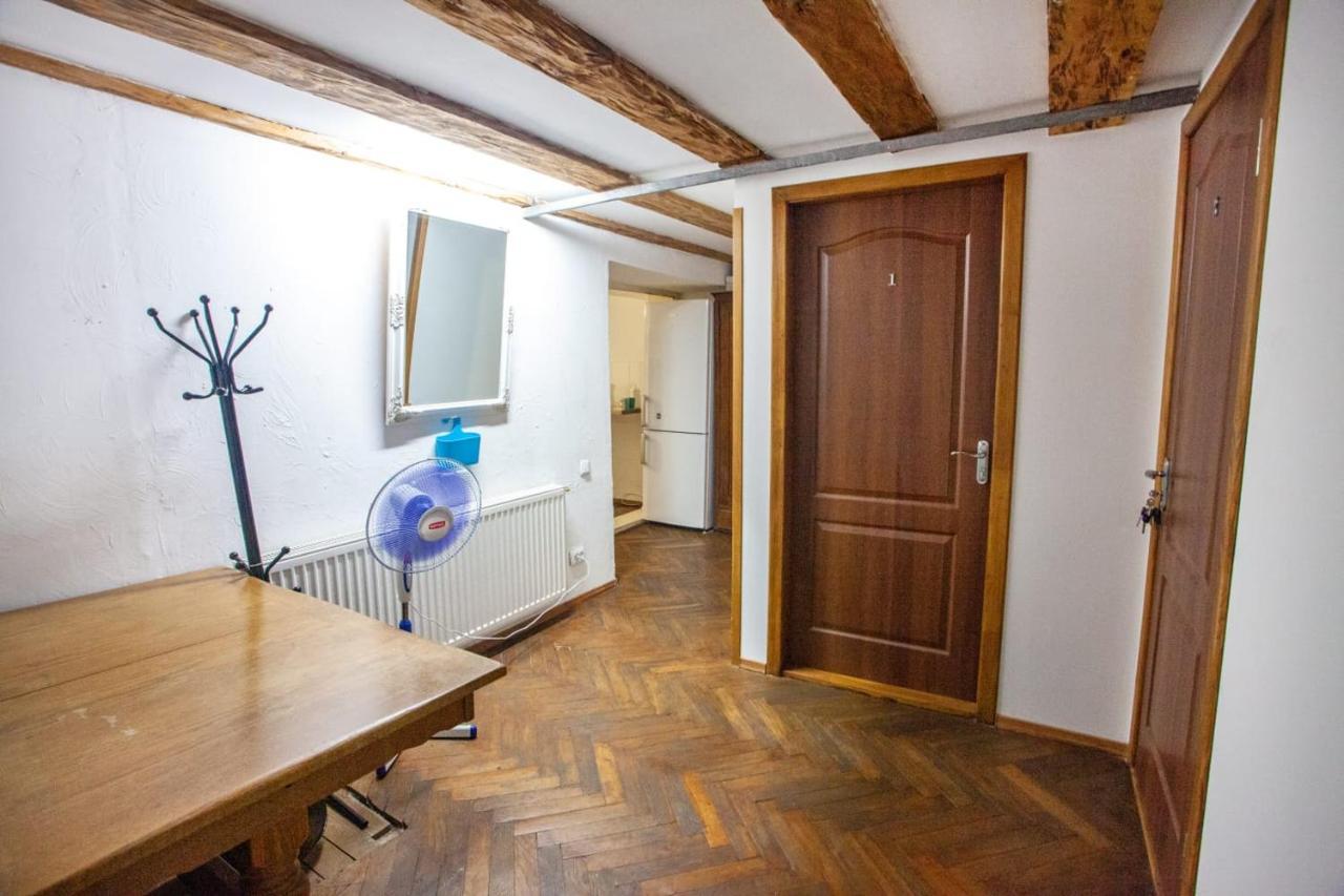 Artrooms -Round Windows Rynok Sq Lviv Extérieur photo